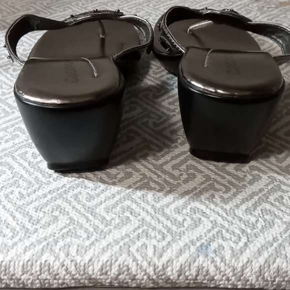 Coconuts flip flop sander pewter 8 medium silver 3"heel floral design on strap - Picture 5 of 9